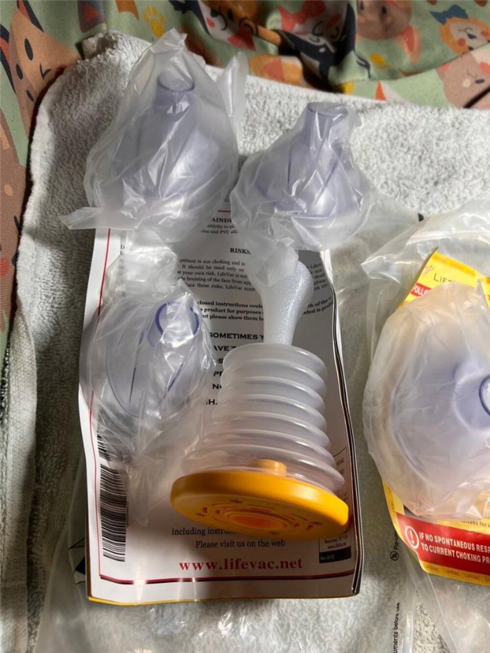 LifeVac Blue Travel Kit 2 Pack - Portable Suction Device NEW - Picture 4 of 10
